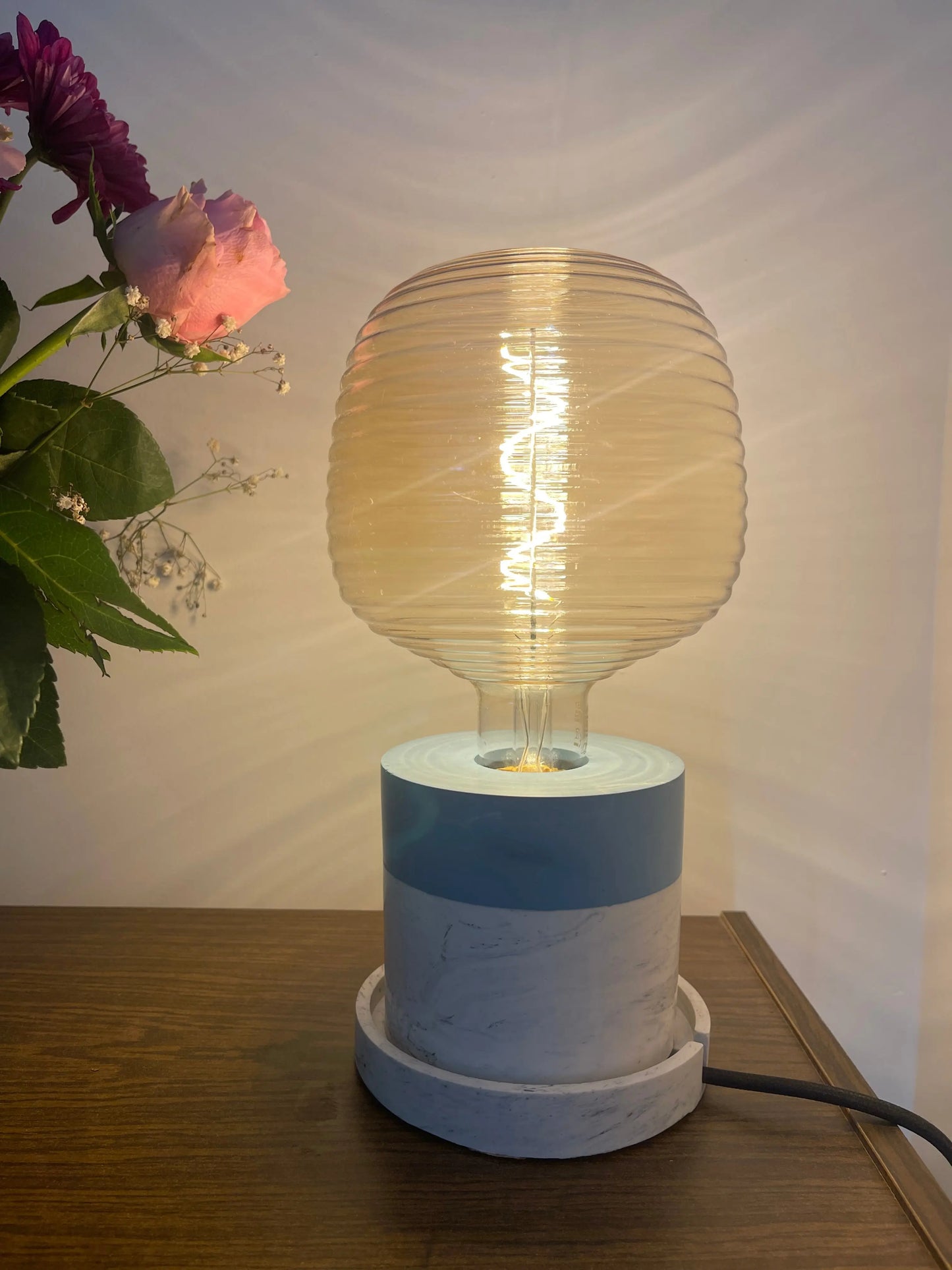 Lampe de chevet "Emilie" - Élégance et douceur pour votre intérieur France