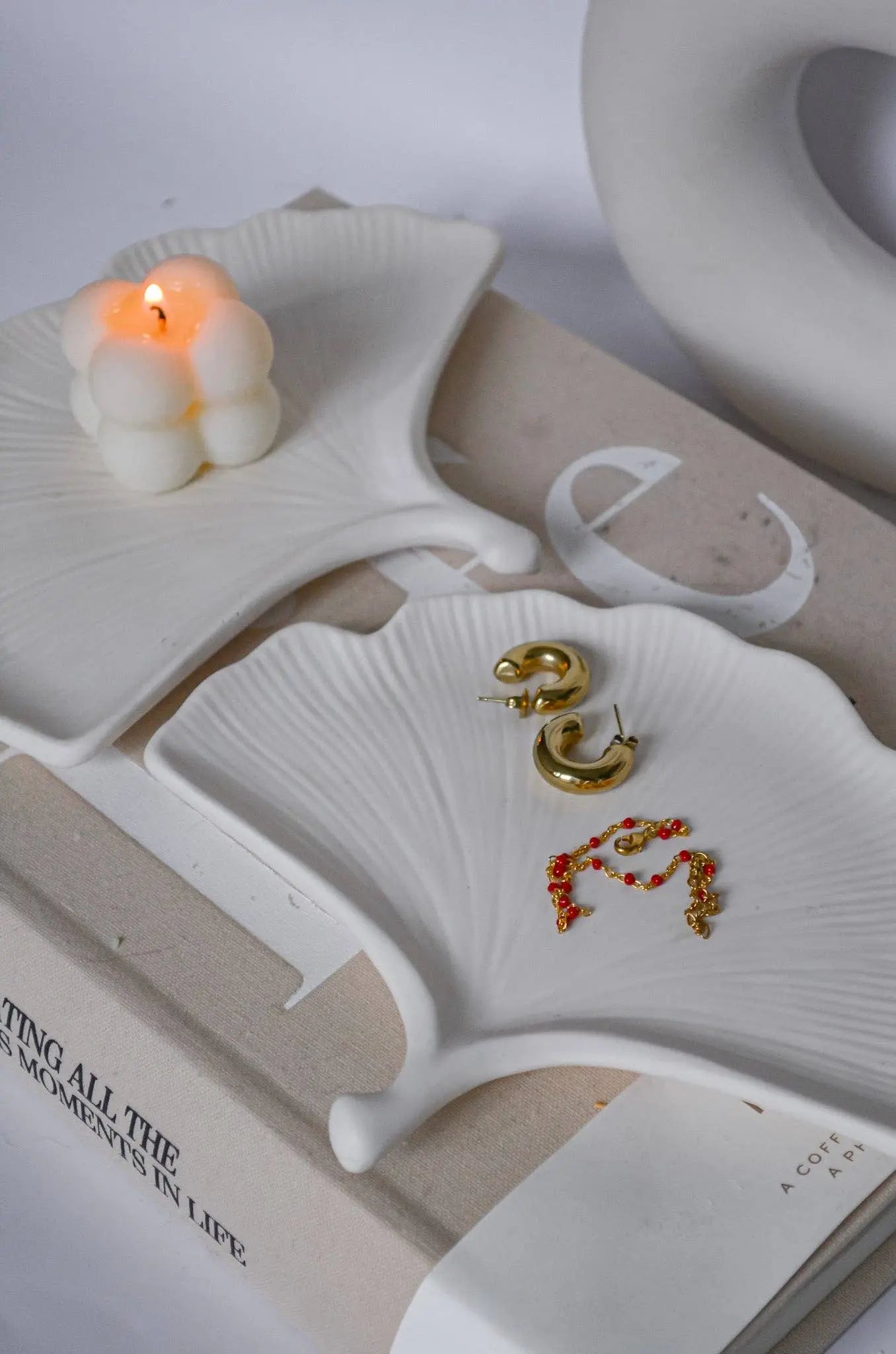 Craquez pour ce joli plateau à bijoux, idéal pour y déposer vos bagues et bracelets préférés